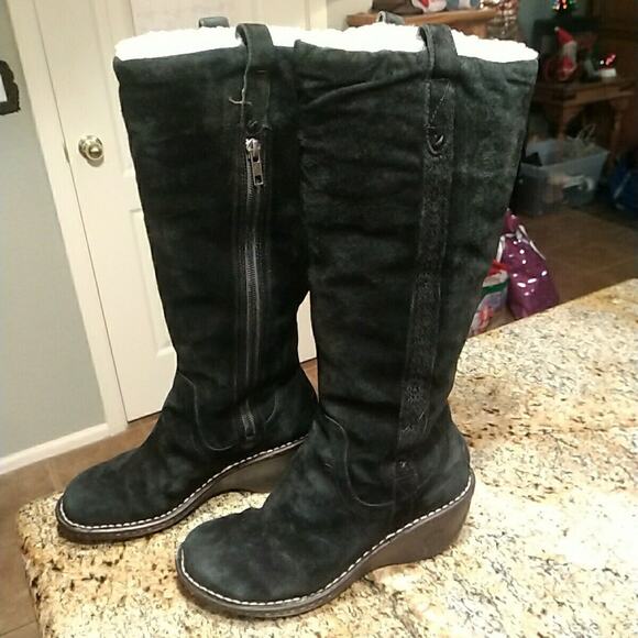 UGG Hartley Knee High Boots Black Suede & Sheep Skin Wedge S/N 3342 Size 7 M - Picture 1 of 12